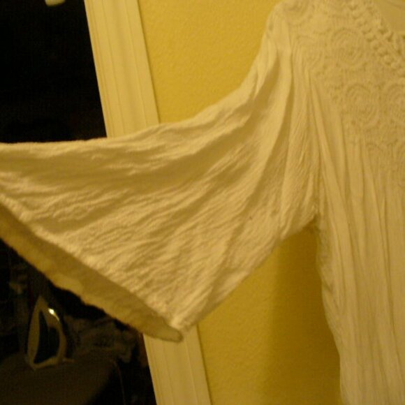 WHITE BOHEMIAN LACE TOP - Picture 2 of 3